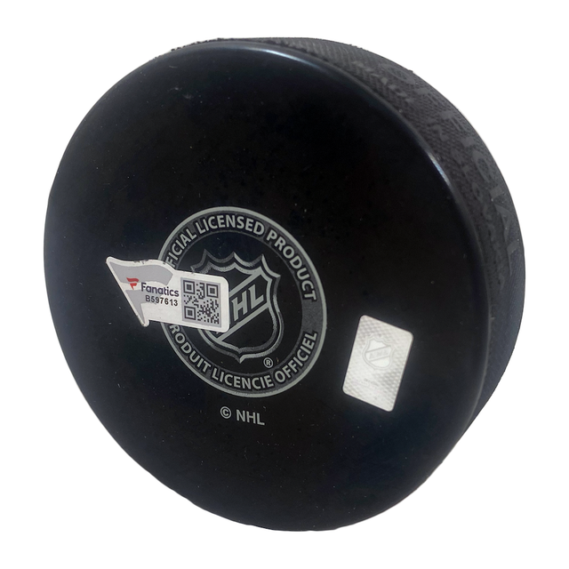 AUSTON MATTHEWS Autographed "2022 HART" Maple Leafs Logo Puck FANATICS