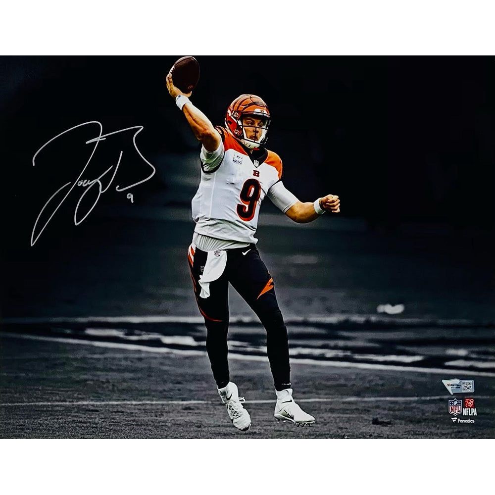 JOE BURROW Autographed Cincinnati Bengals Throwing 11" x 14" Photograph FANATICS