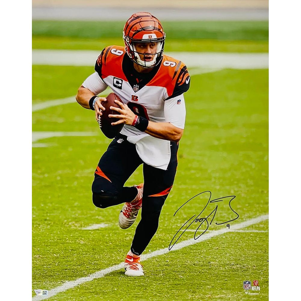 JOE BURROW Autographed Cincinnati Bengals Roll Out 16" x 20" Photograph FANATICS