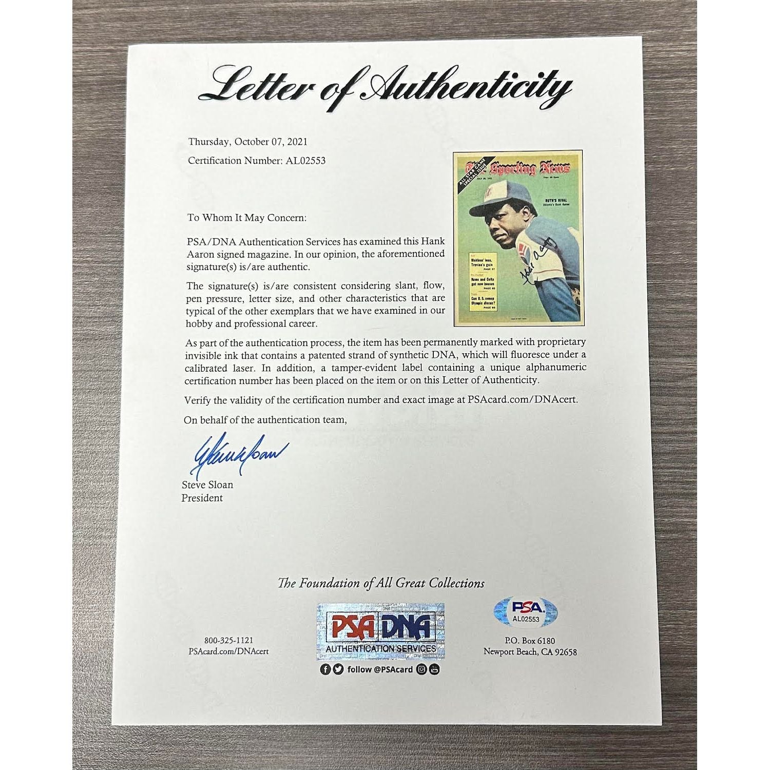 Hank Aaron Autographed Braves 7/29/72 The Sporting News Framed Magazine PSA/DNA