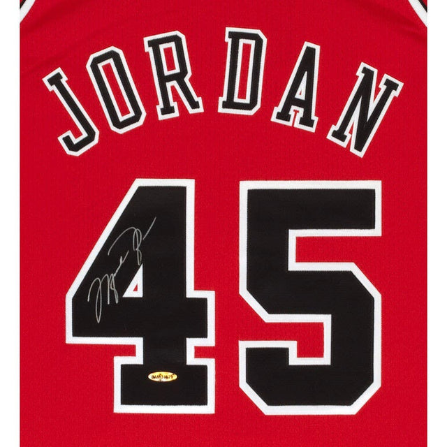 MICHAEL JORDAN Signed Chicago Bulls Mitchell & Ness 1995 Jersey UDA