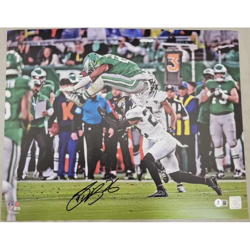 Saquon Barkley Autographed "Reverse Hurdle" 16" x 20" Eagles Photograph Beckett
