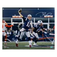 TOM BRADY Autographed NE Patriots "Throwing" 16" x 20" Photograph FANATICS