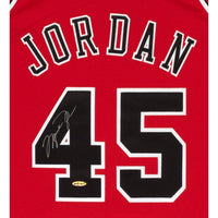 MICHAEL JORDAN Signed Chicago Bulls Mitchell & Ness 1995 Jersey UDA